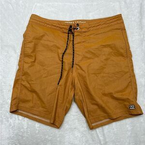 Billabong yellow orange mens swim shorts size 32 A9